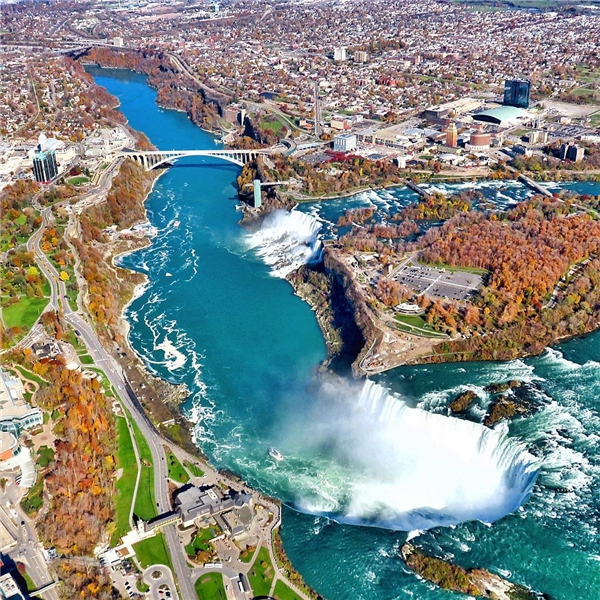 
Thác Niagara, Canada đầy màu sắc sống động như chiếc bảng màu tuyệt đẹp. (Ảnh: IG @reachjody)